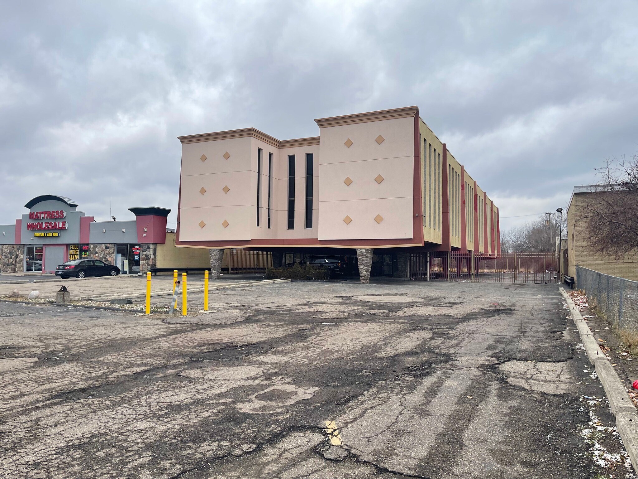 14500 W 8 Mile Rd, Oak Park, MI for Sale