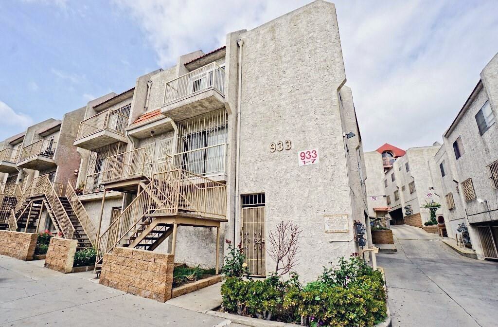 933 New Depot St, Los Angeles, CA for Sale