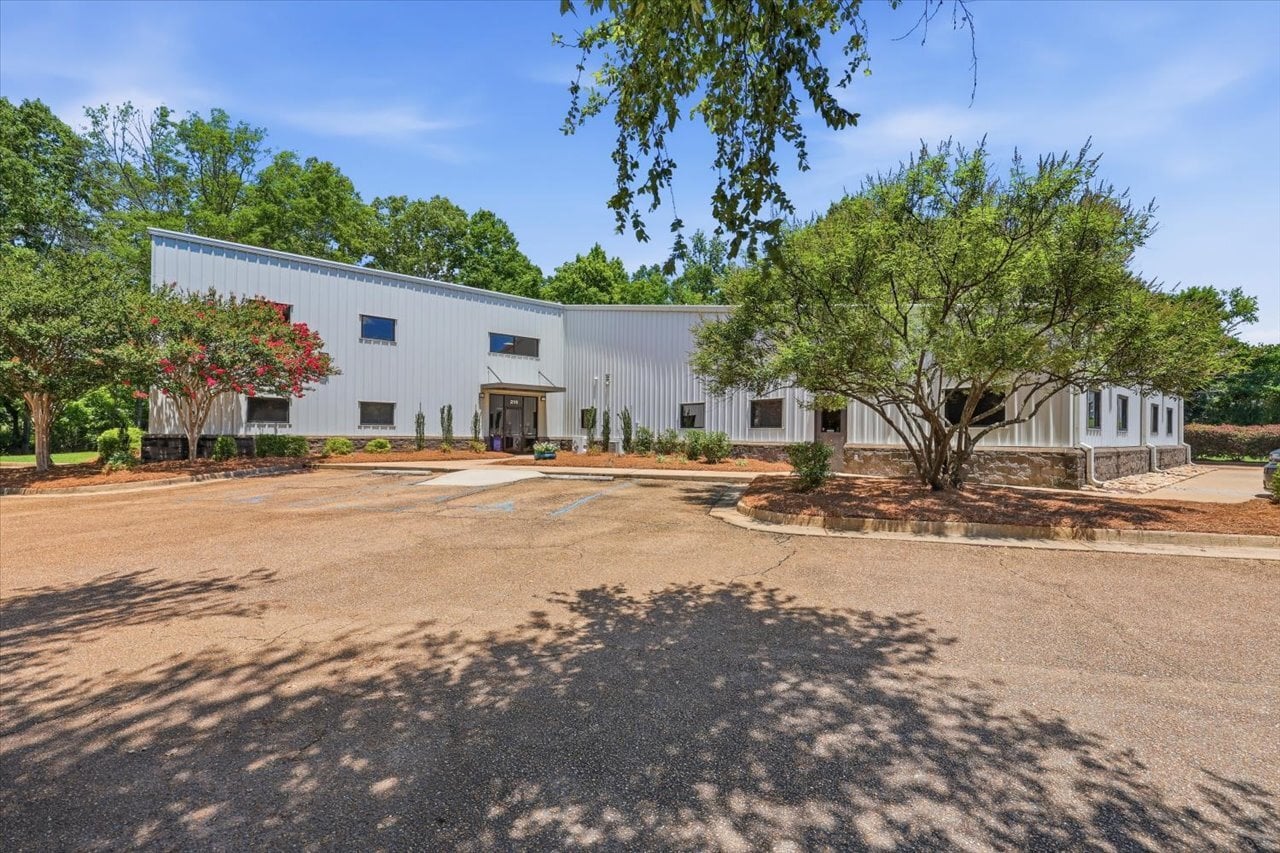 219 Industrial Dr, Ridgeland, MS for Rent