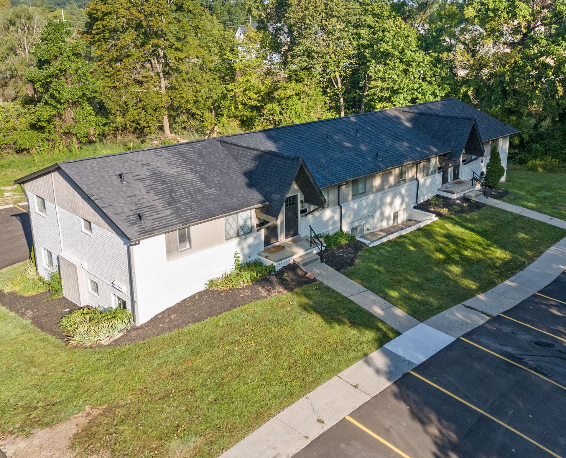 811-845 N Main St, Milford, MI for Sale