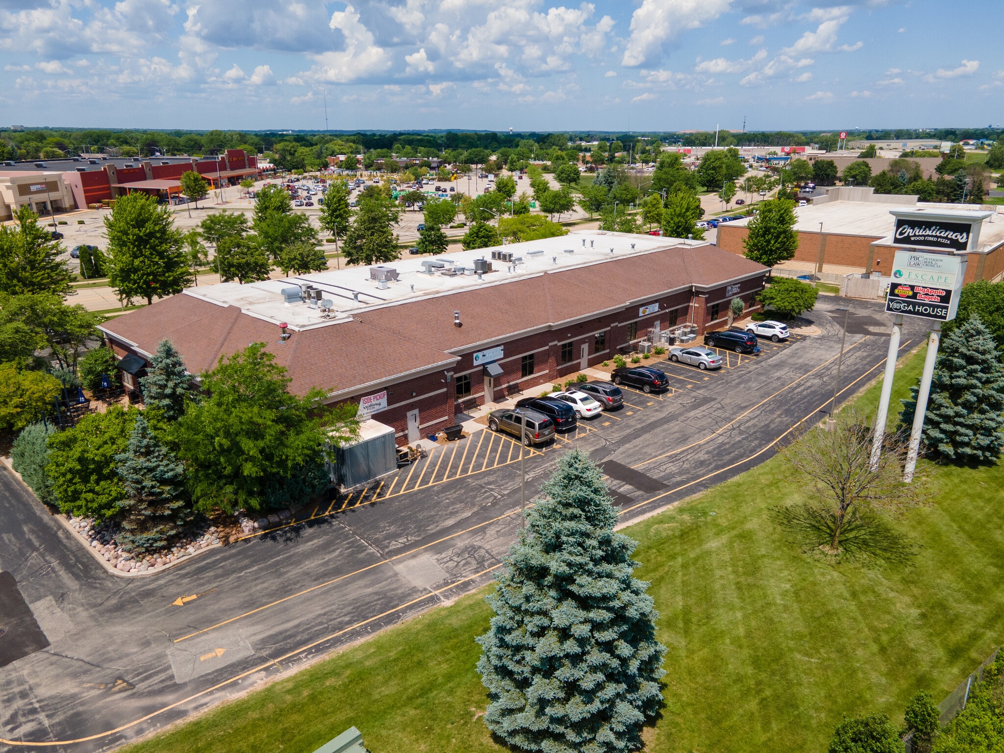 2400 S Kensington Dr, Appleton, WI for Sale