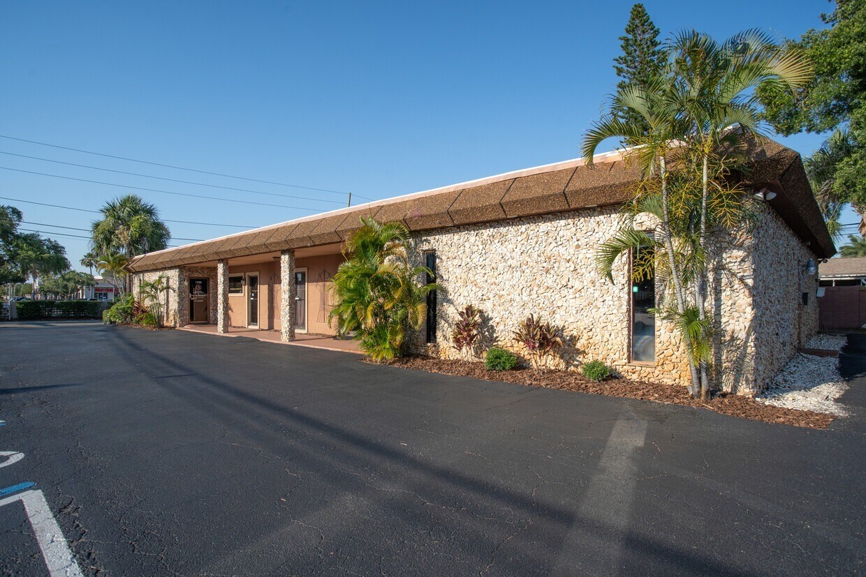 1751 66th St N, Saint Petersburg, FL for Rent