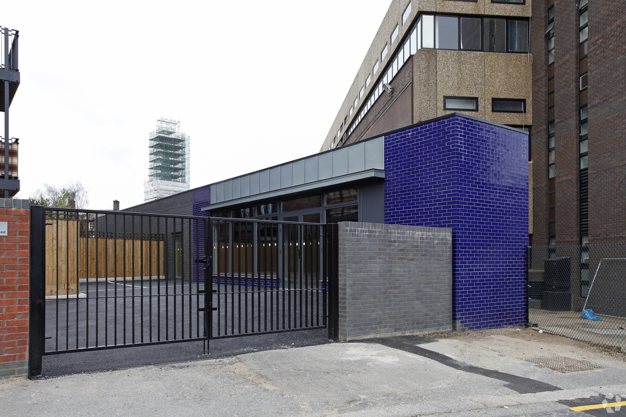 25 Watsons Rd, London, LND for Rent
