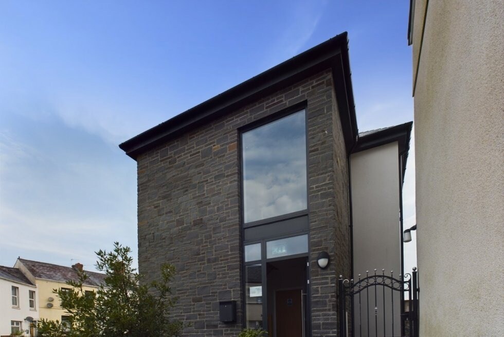 10 Elliston Ter, Carmarthen, DYF for Rent