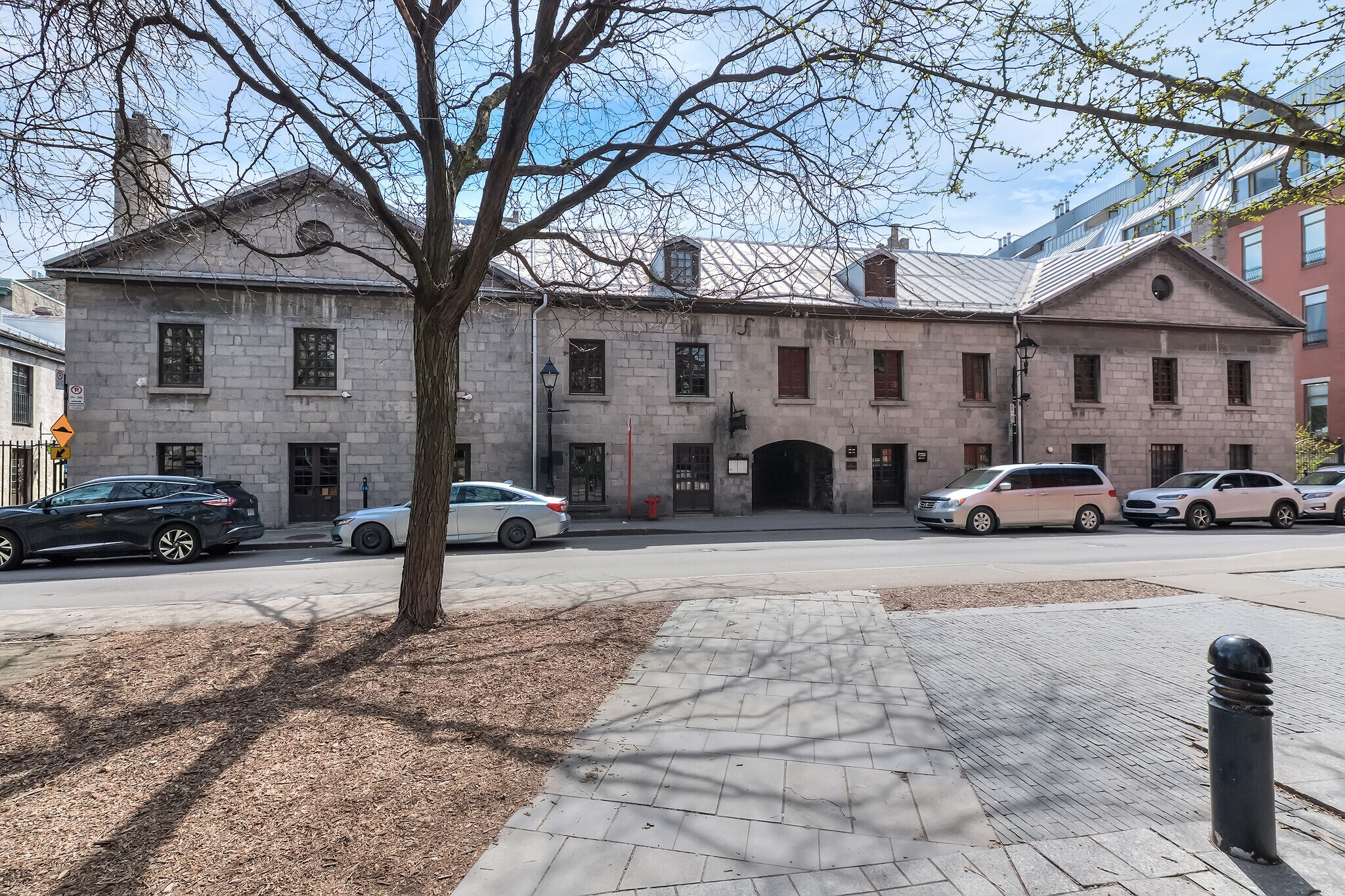 300 Pl D'youville, Montréal, QC for Rent