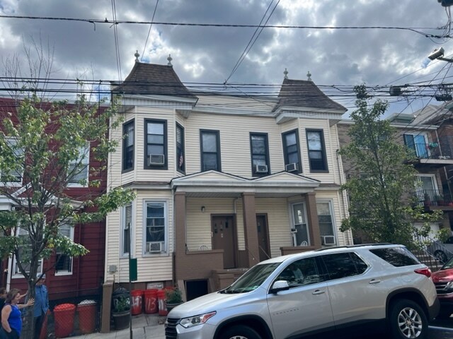 413 16th St, Union City, NJ for Sale