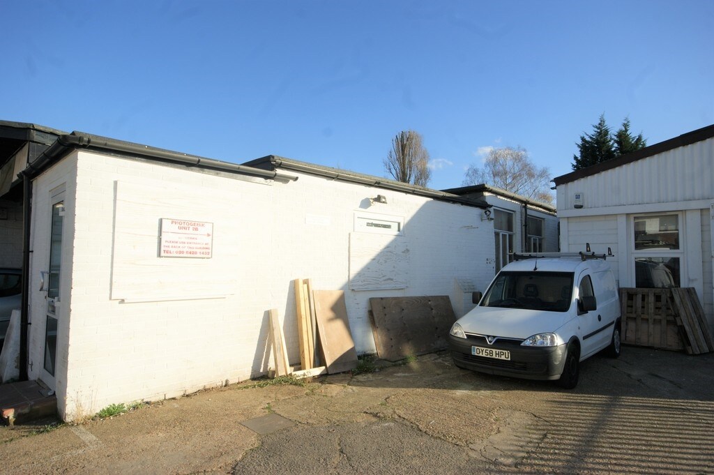 Cornwall Rd, Pinner, LND for Rent