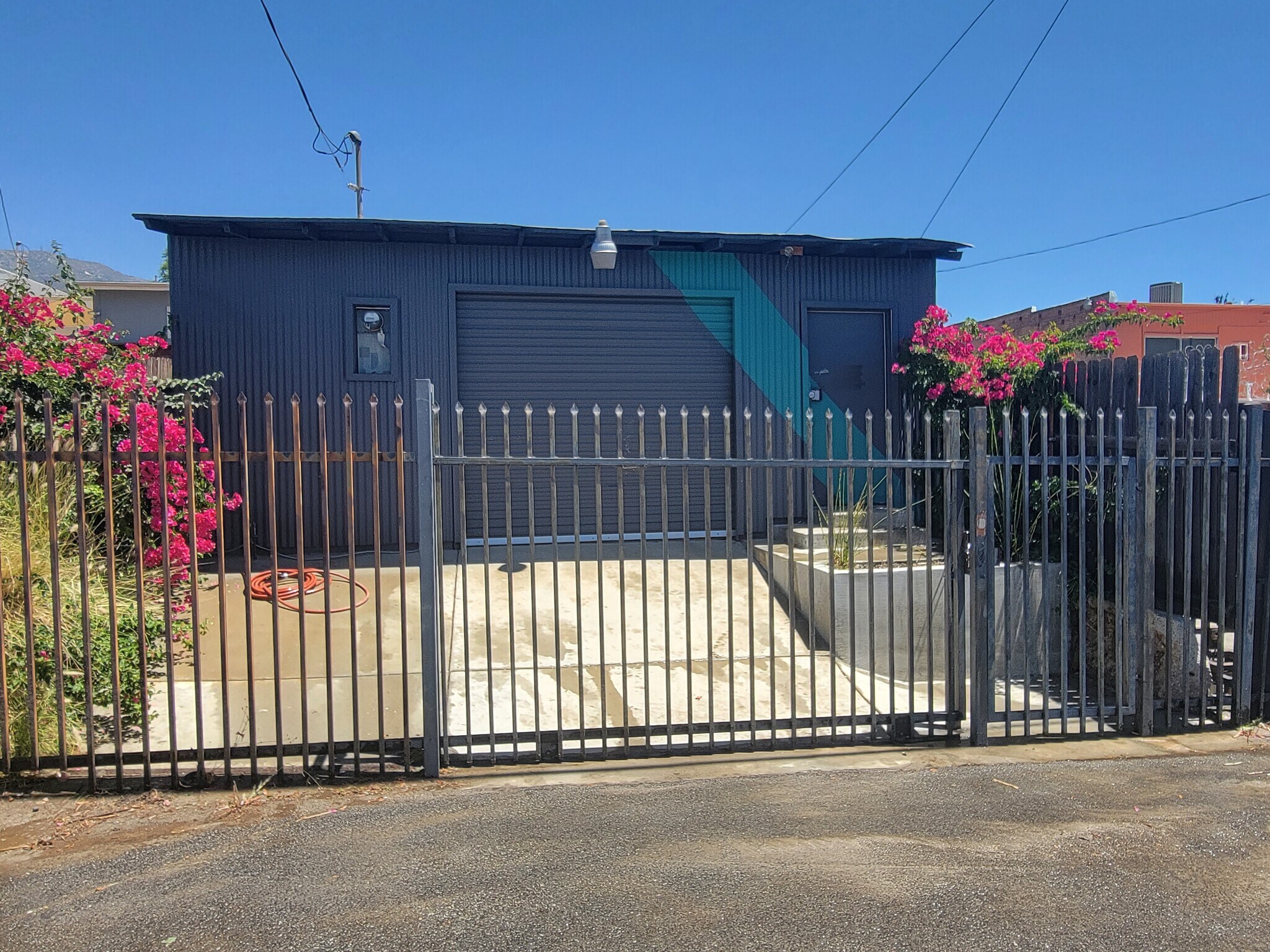 9939 Commerce Ave, Tujunga, CA for Sale