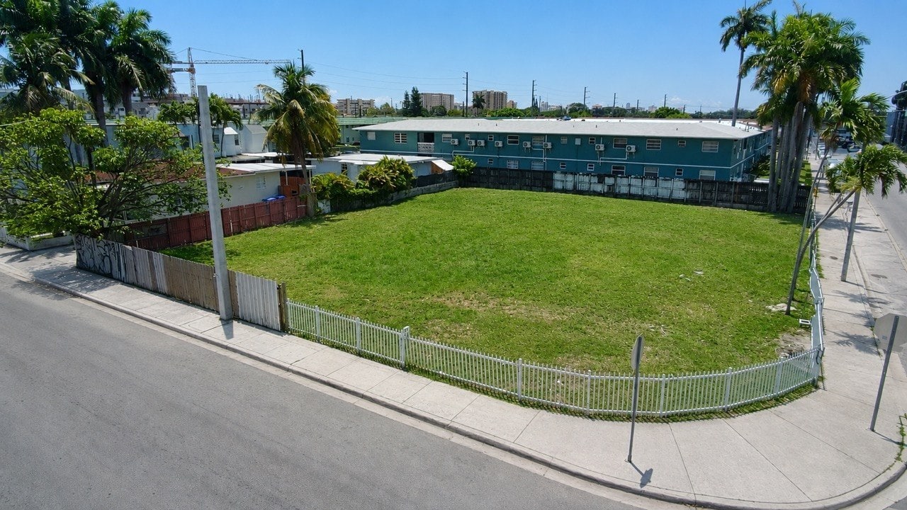 895 NW 45th Ave, Miami, FL for Sale