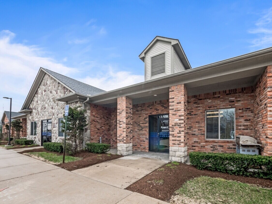 38765-38795 Mound Rd, Sterling Heights, MI for Rent