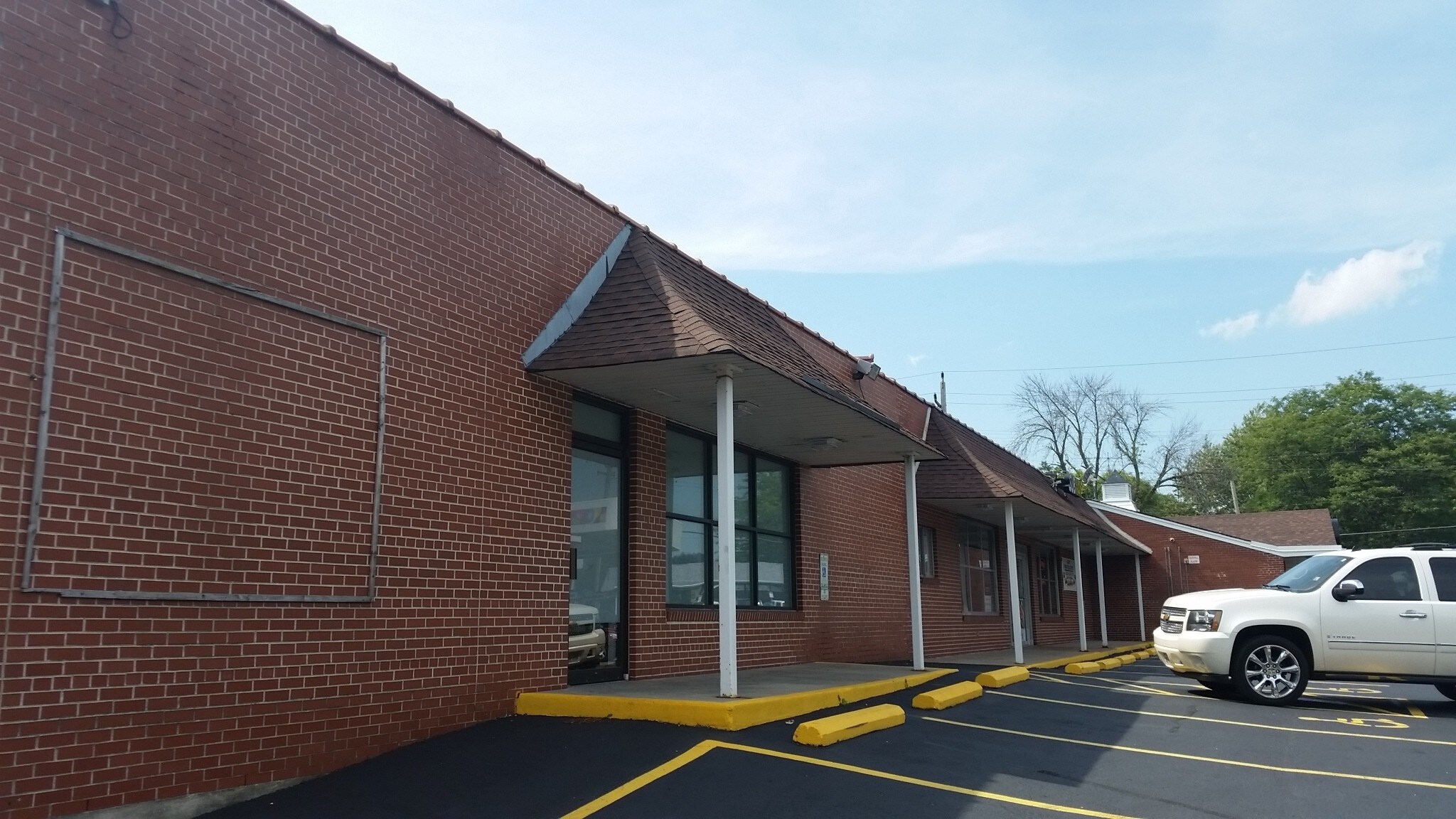 3437 Spring St Racine, WI 53406 Shopping Center Property for Lease on