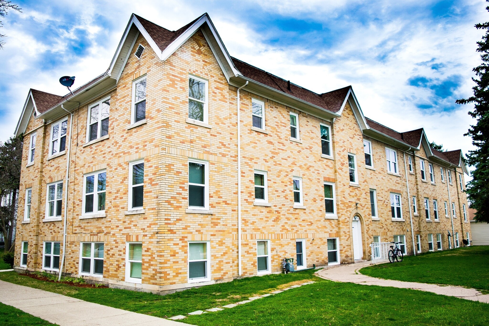 423 Washington St, Monroe, MI for Sale