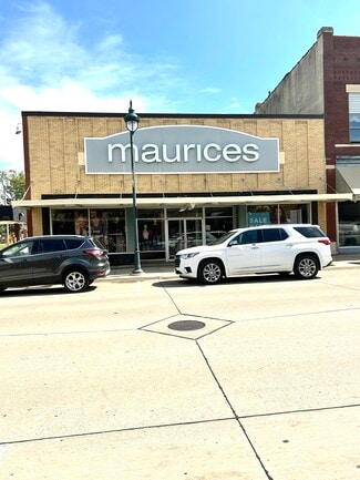 Oelwein, IA Storefront - 17 N Frederick Ave