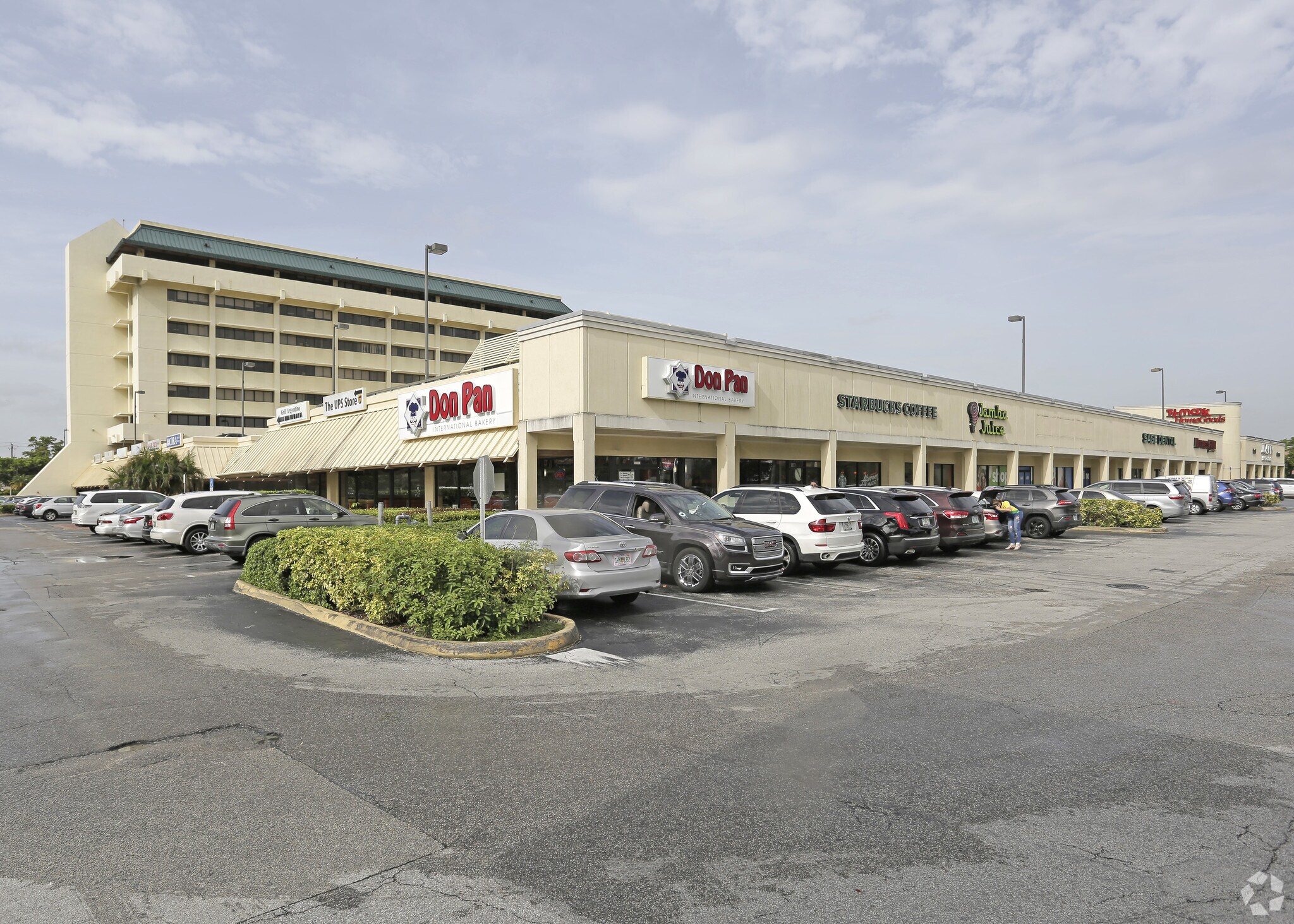 7700 N Kendall Dr Miami, FL 33156 Shopping Center Property for Lease on