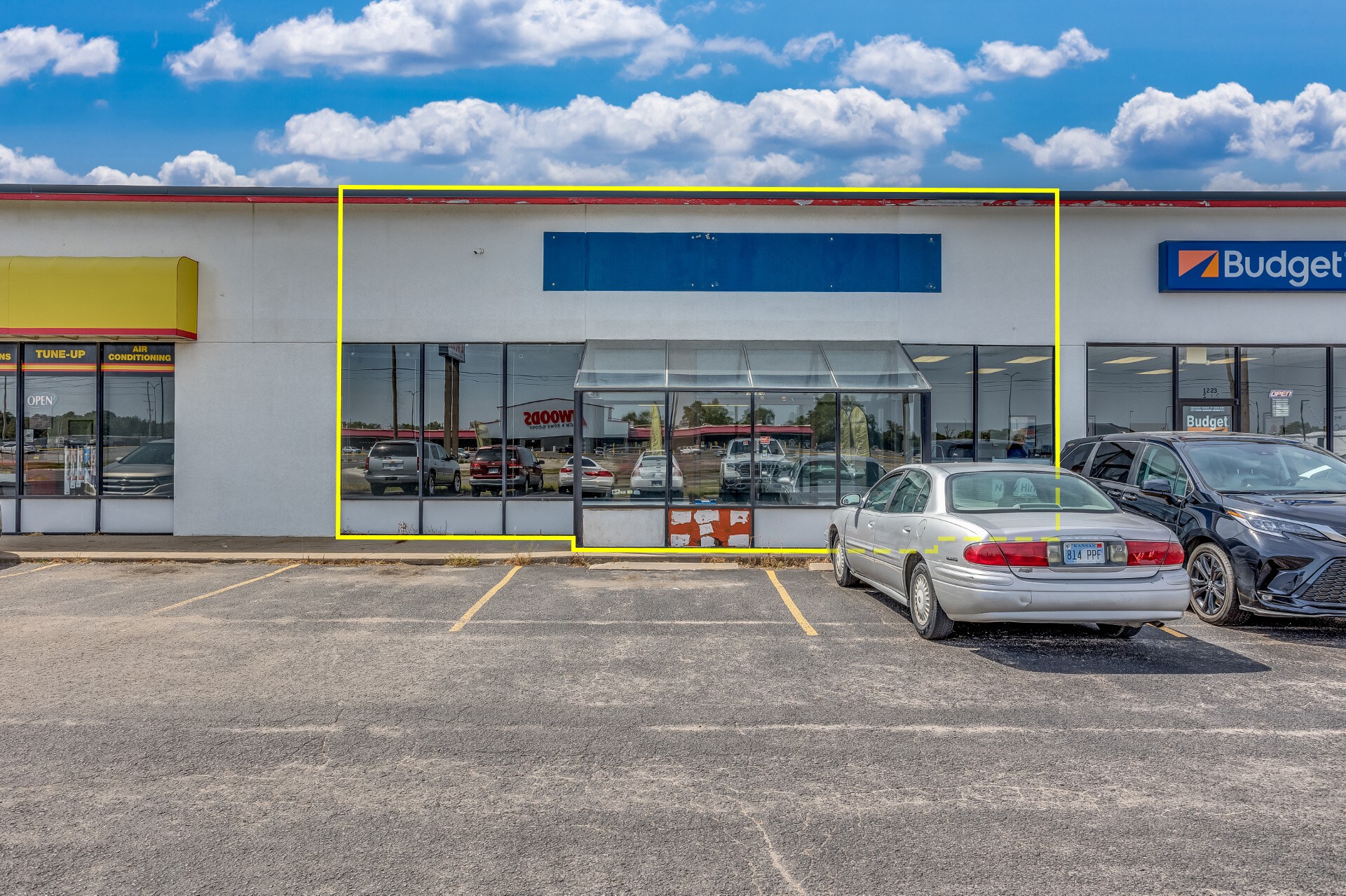 1223 E 30th Ave, Hutchinson, KS for Rent