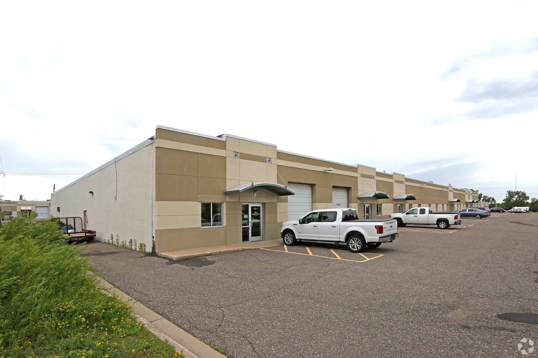 1900 Oakcrest Ave, Roseville, MN for Rent