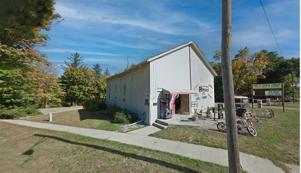 462 W Genesee St, Lapeer, MI for Sale