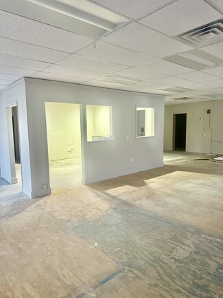 Bradley, IL Office/Retail, Retail - 400-422 N Kennedy Dr