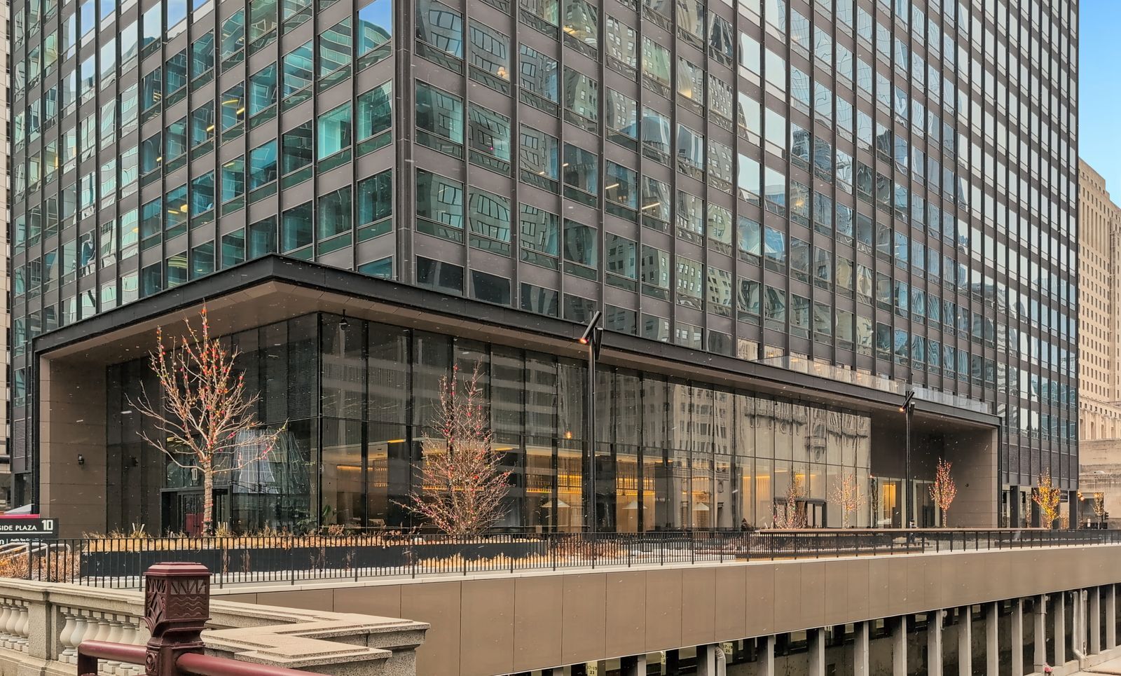 10 S Riverside Plz, Chicago, IL for Rent
