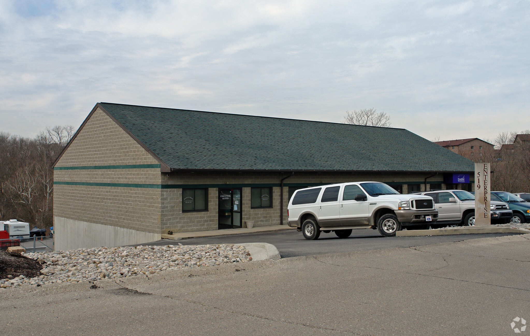 519 Enterprise Dr, Crescent Springs, KY for Rent
