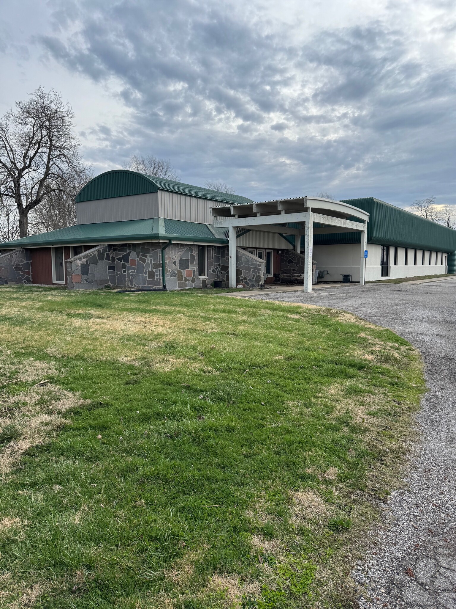 111 Aiken St, Hope, IN for Rent