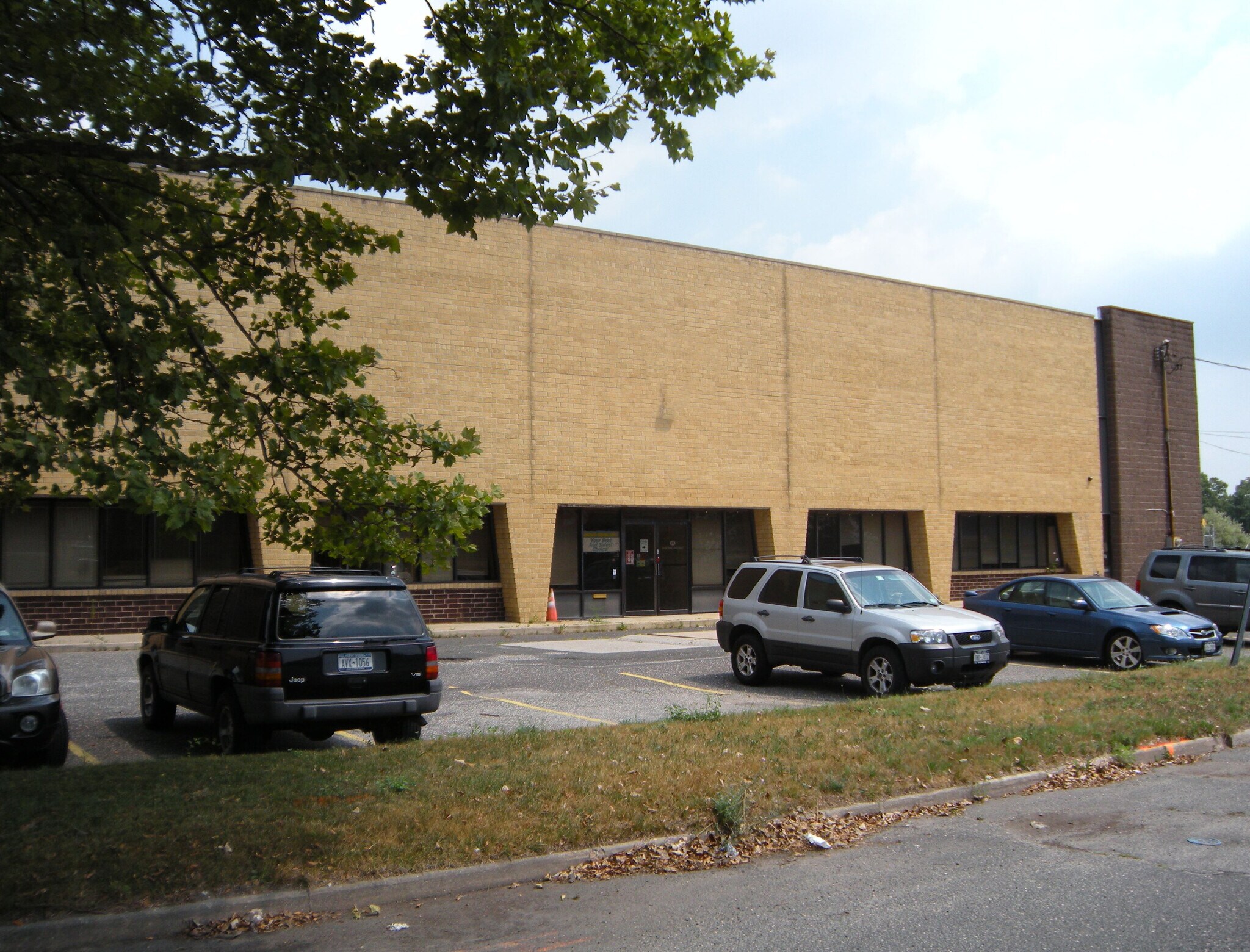 17 Central Ave Hauppauge, NY 11788 Industrial Property for Lease on