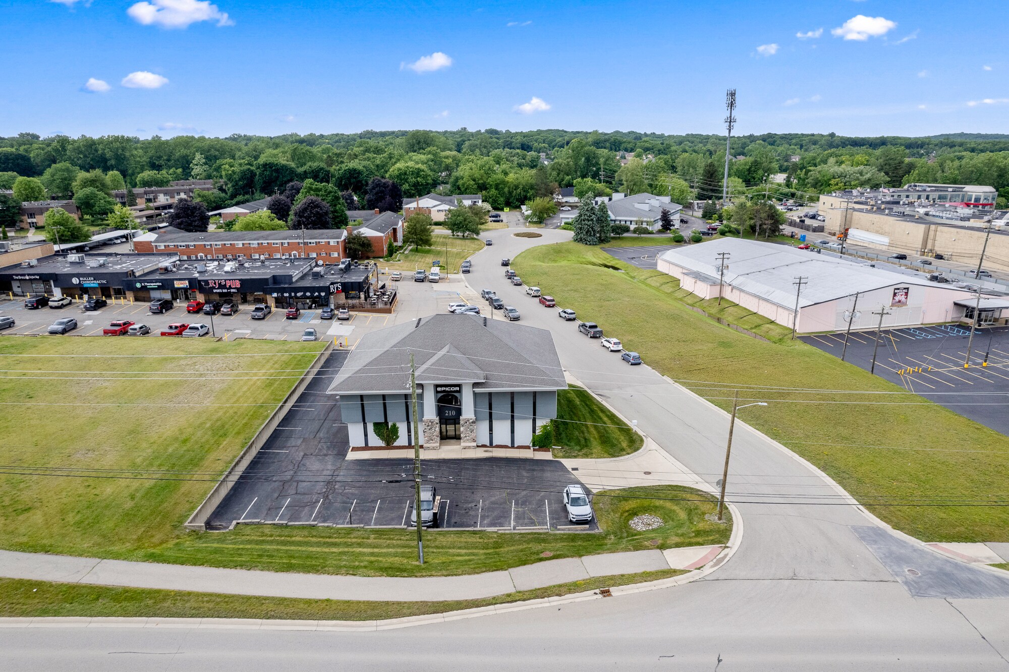 210 W Tienken Rd, Rochester Hills, MI for Rent