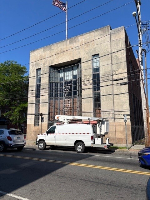 1071 E Main St, Bridgeport, CT for Sale