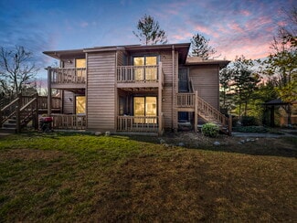 Hendersonville, NC Apartments - 520 Courtwood Ln
