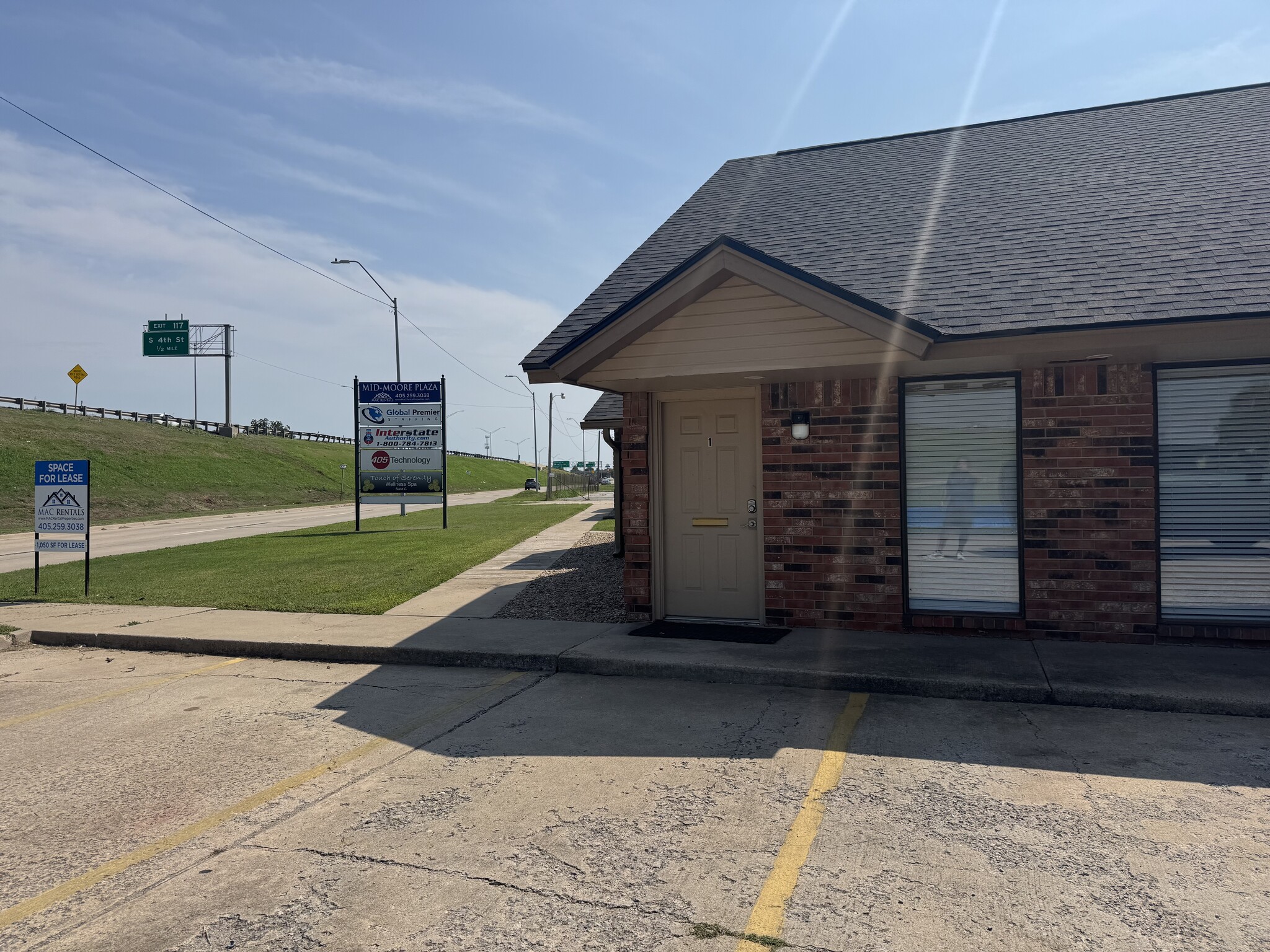 221-229 N I-35 Service Rd, Moore, OK for Rent