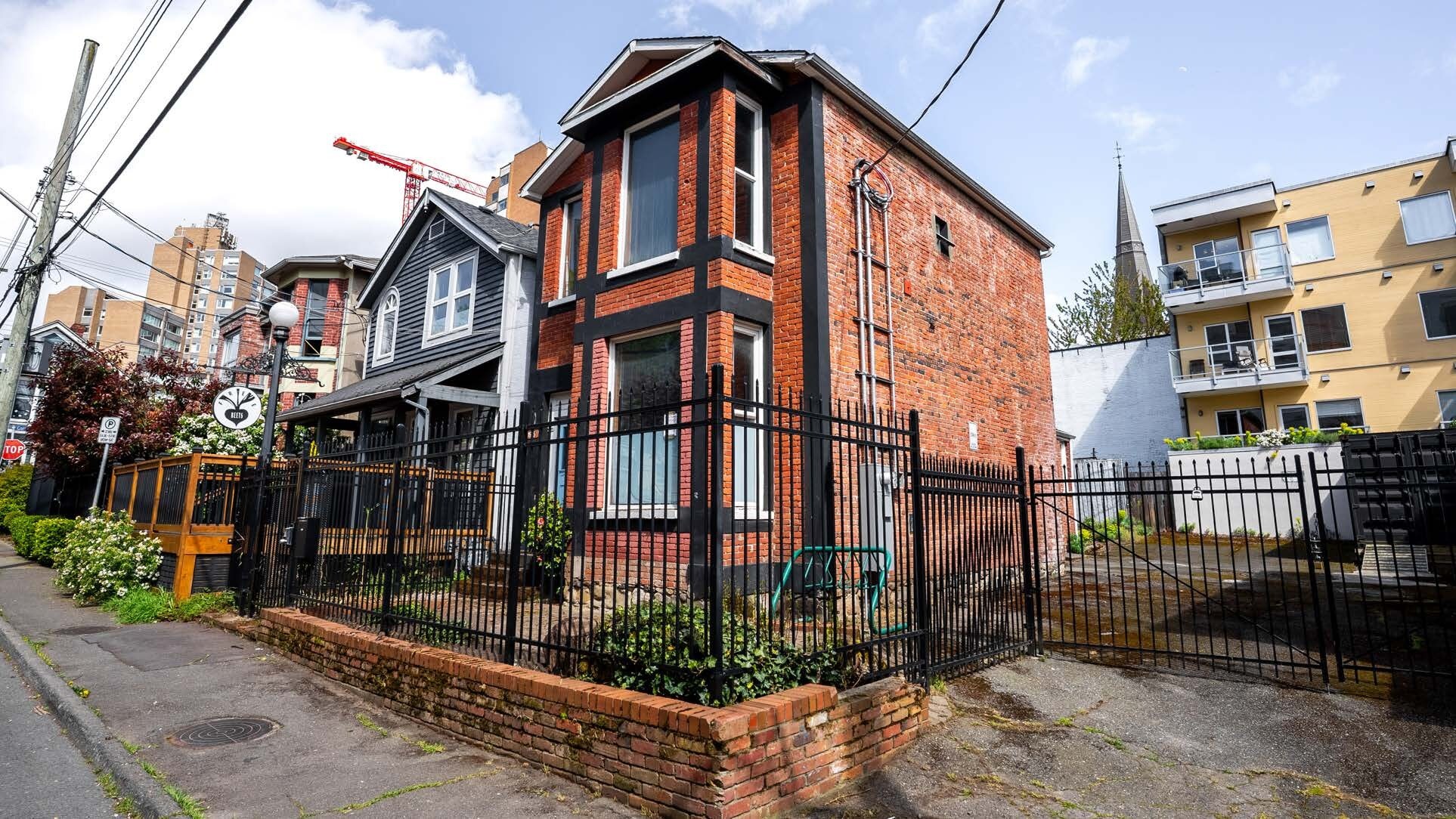 1525 Amelia St, Victoria, BC for Sale