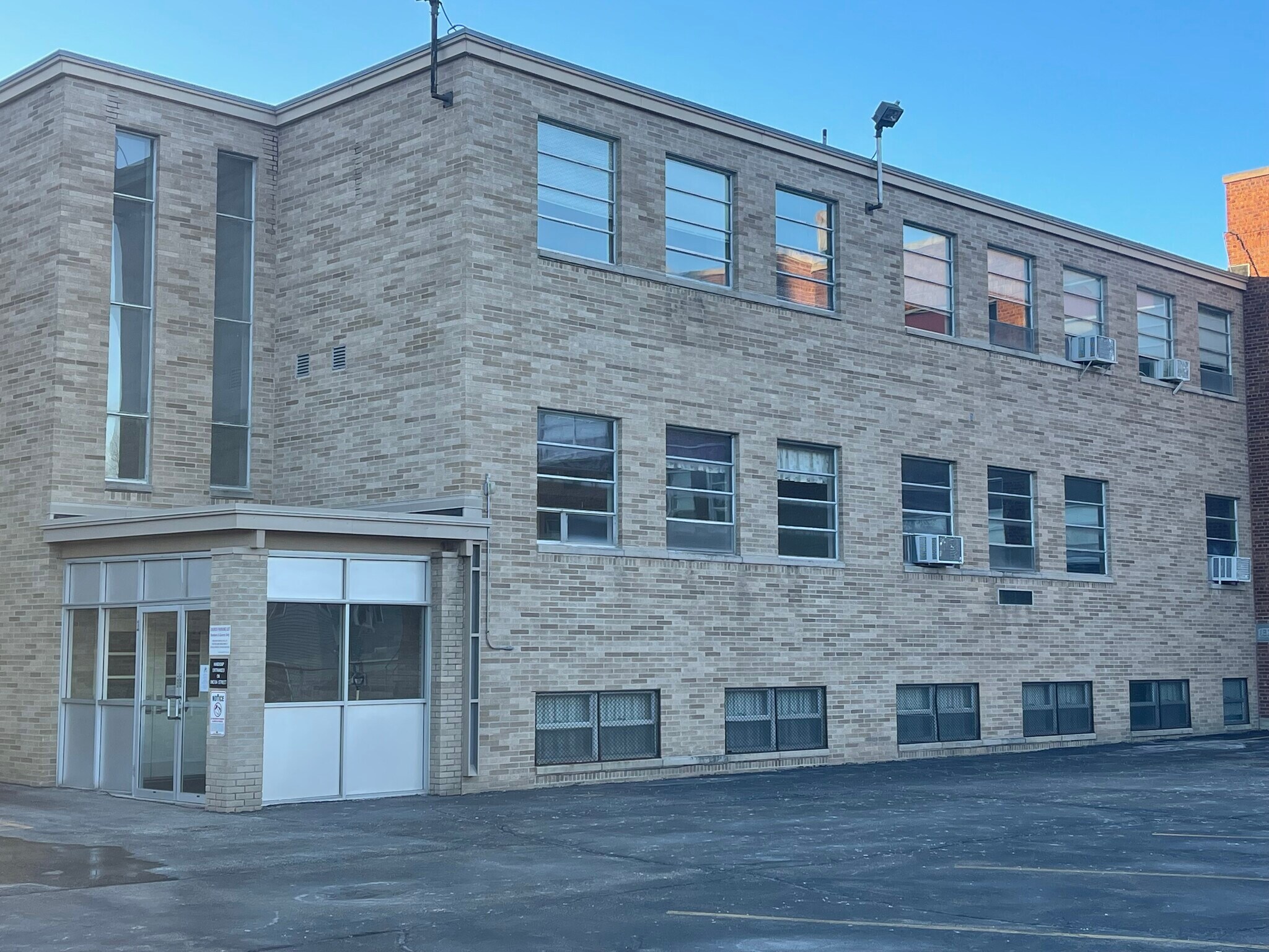 912 N Oneida St, Appleton, WI for Rent