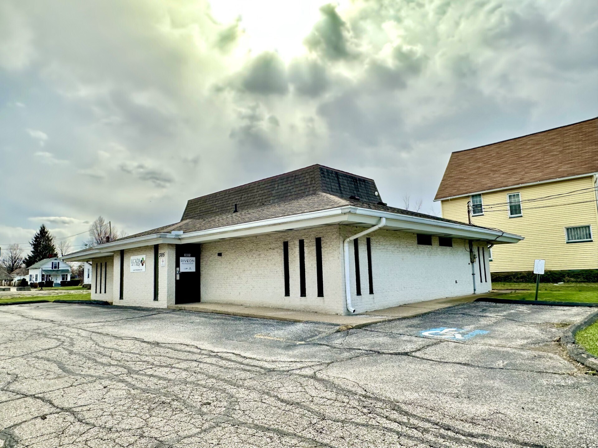 305 W 20th St, Lorain, OH for Sale