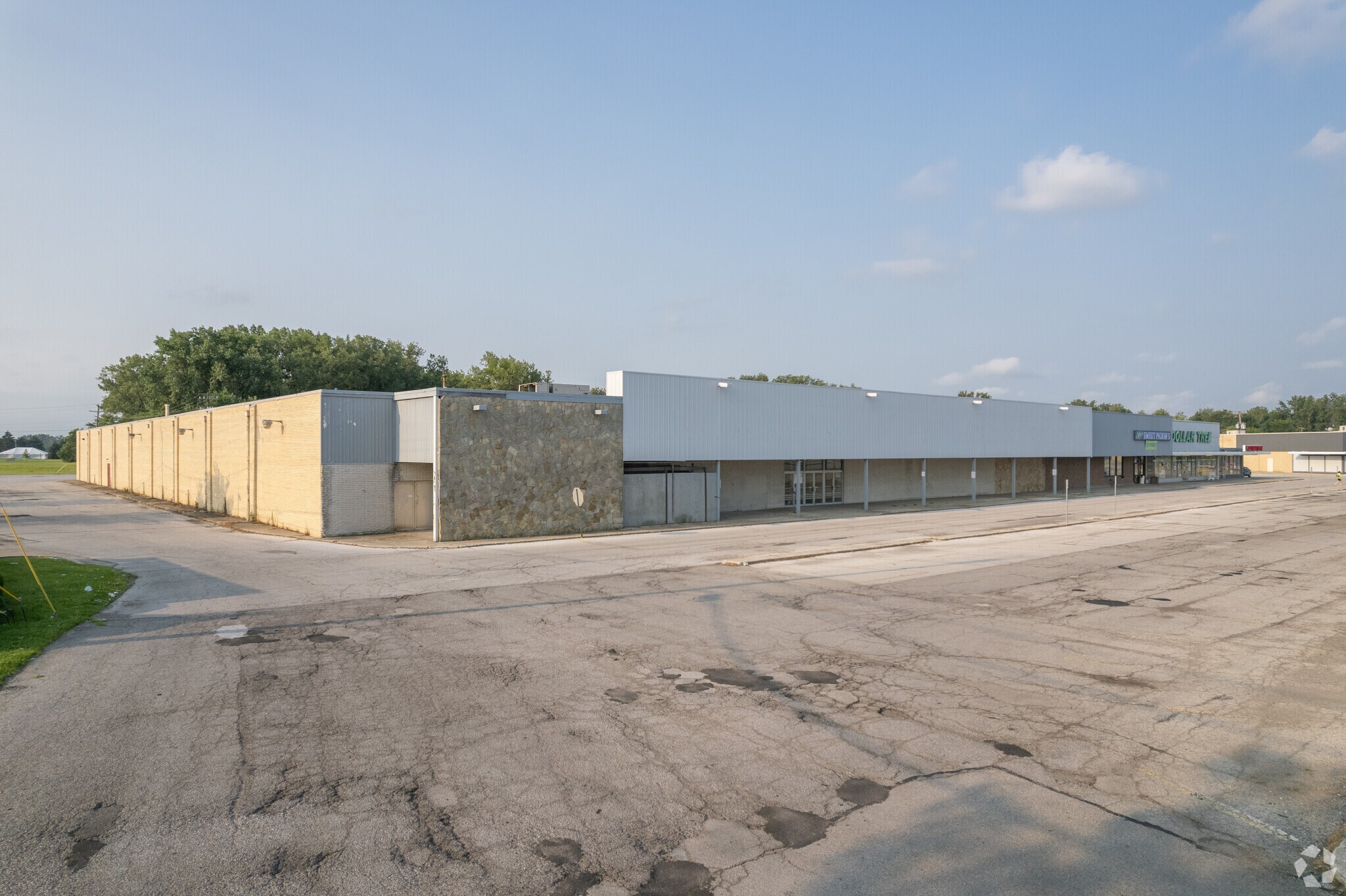 2500-2584 Woodville Rd, Northwood, OH for Rent