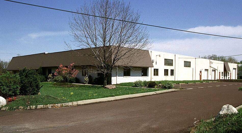 1035 Louise Dr, Warminster, PA for Rent