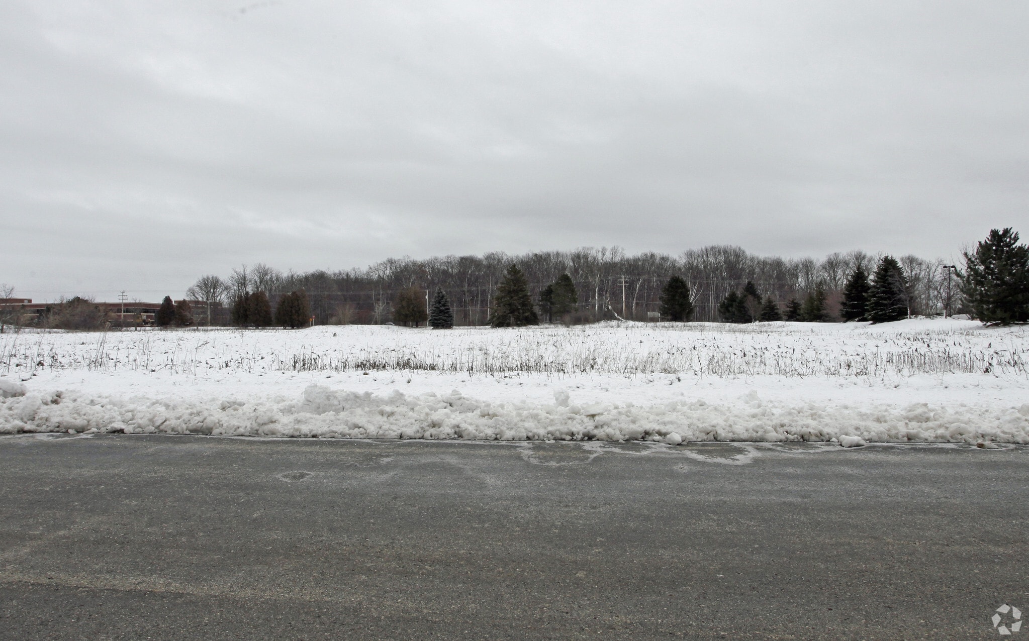 N18W24128 Riverwood Dr, Pewaukee, WI for Rent