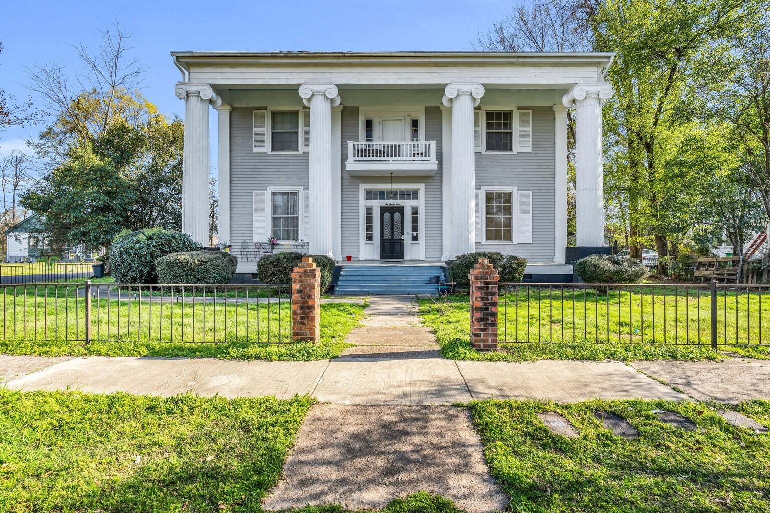 1024 3rd Ave N, Columbus, MS for Sale