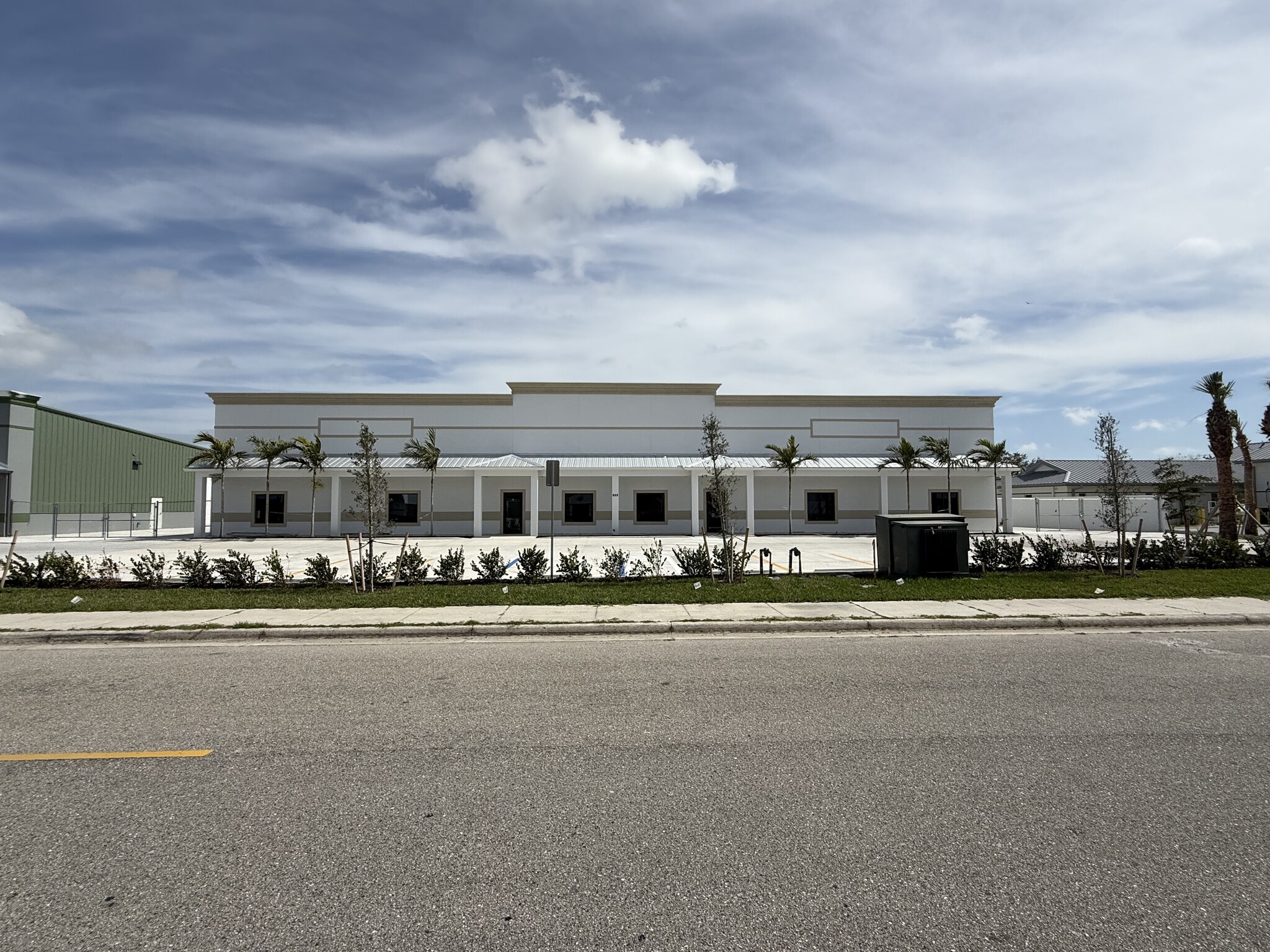 669 Stonecrest Ln, Cape Coral, FL for Rent