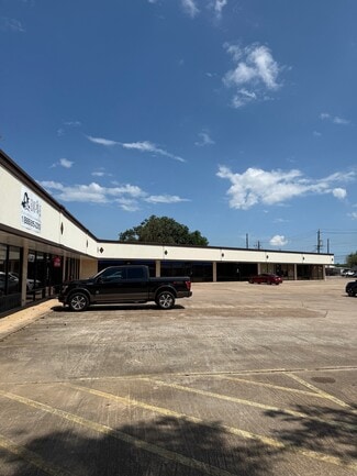 Clute, TX Retail - 716 W Plantation Dr
