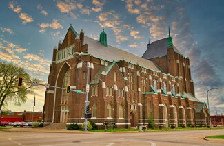 Peoria, IL Sports and Entertainment - 400 NE Perry Ave