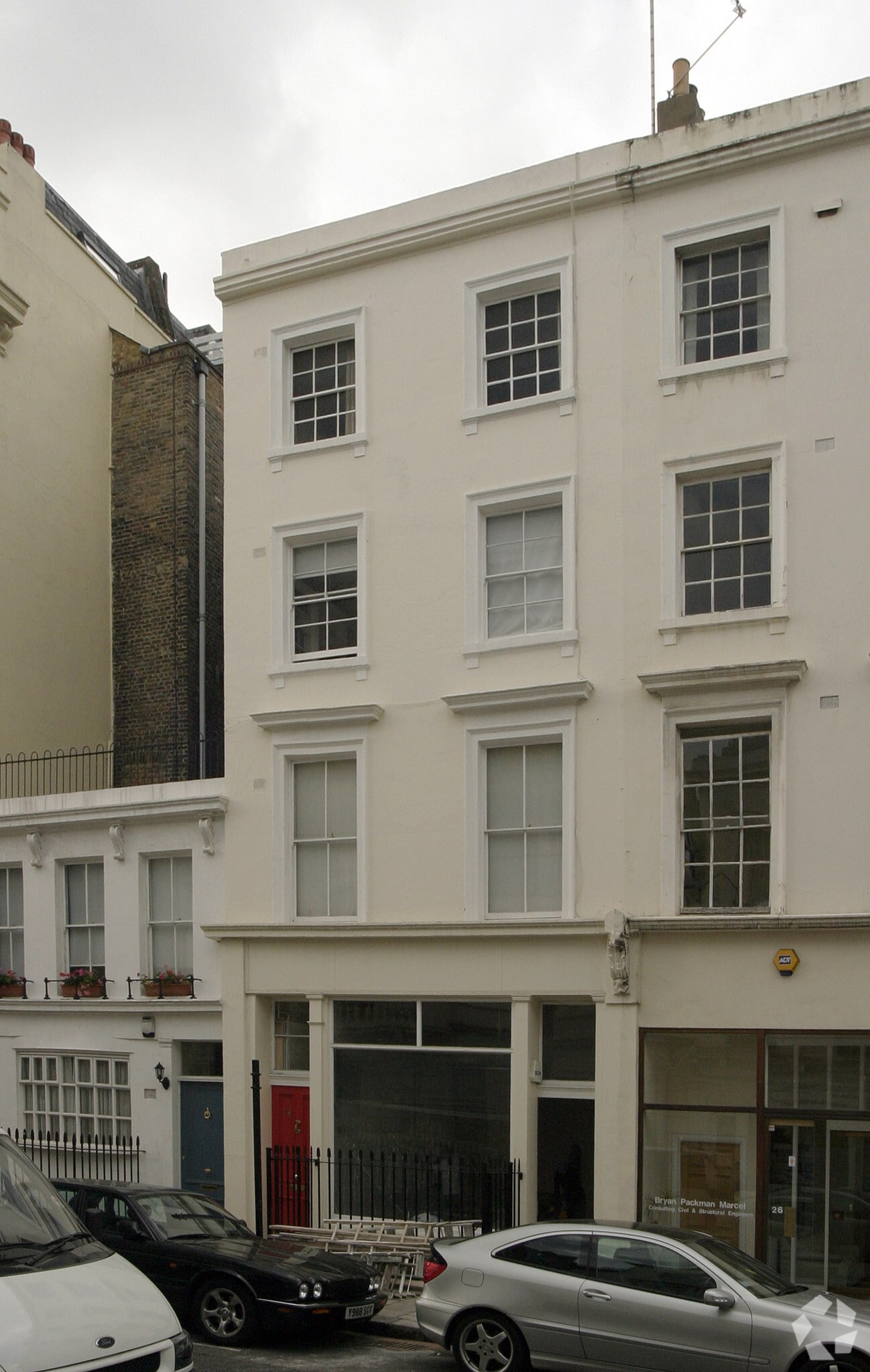 28 Moreton St, London, LND for Rent
