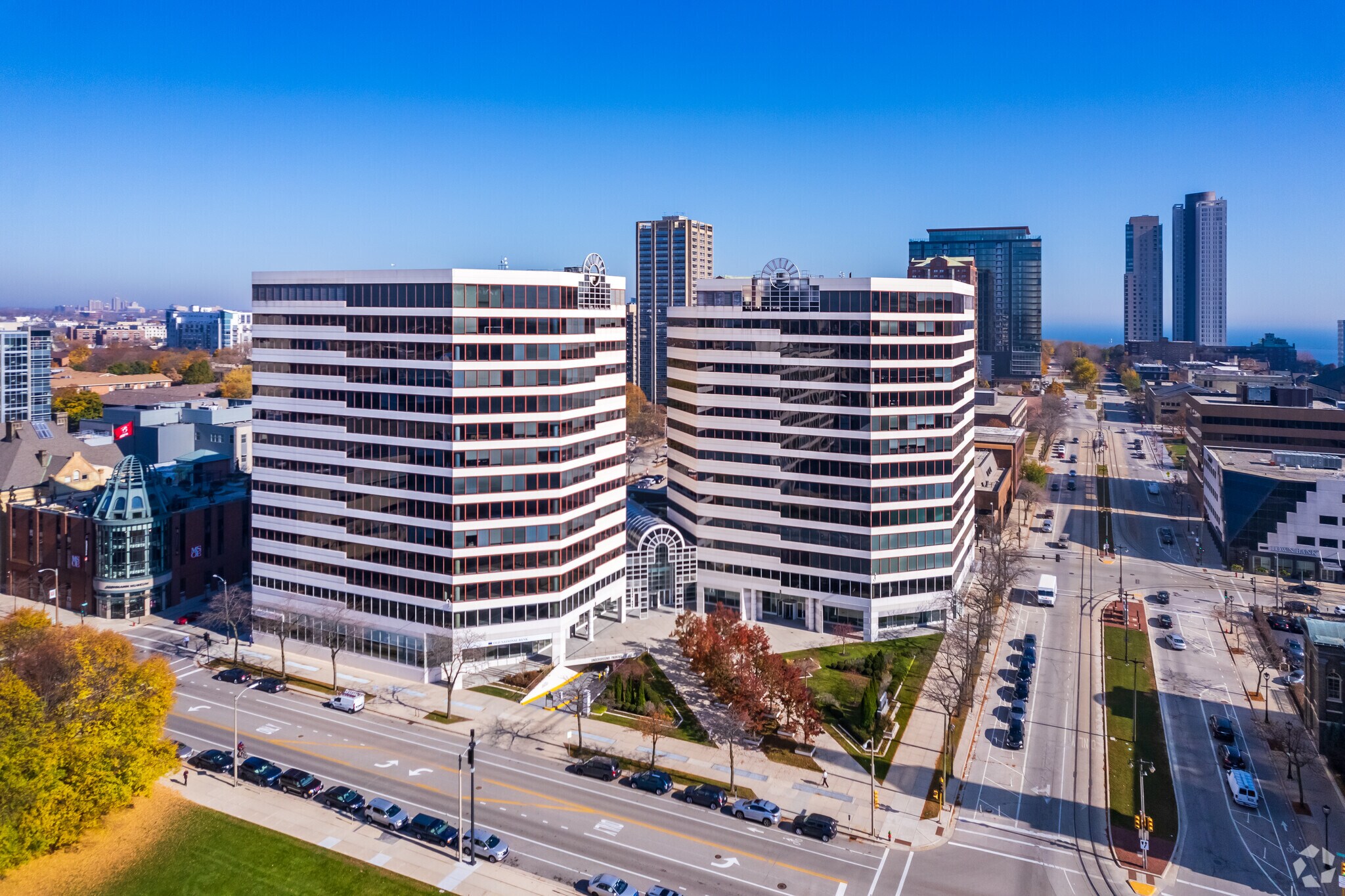 330 E Kilbourn Ave, Milwaukee, WI for Rent