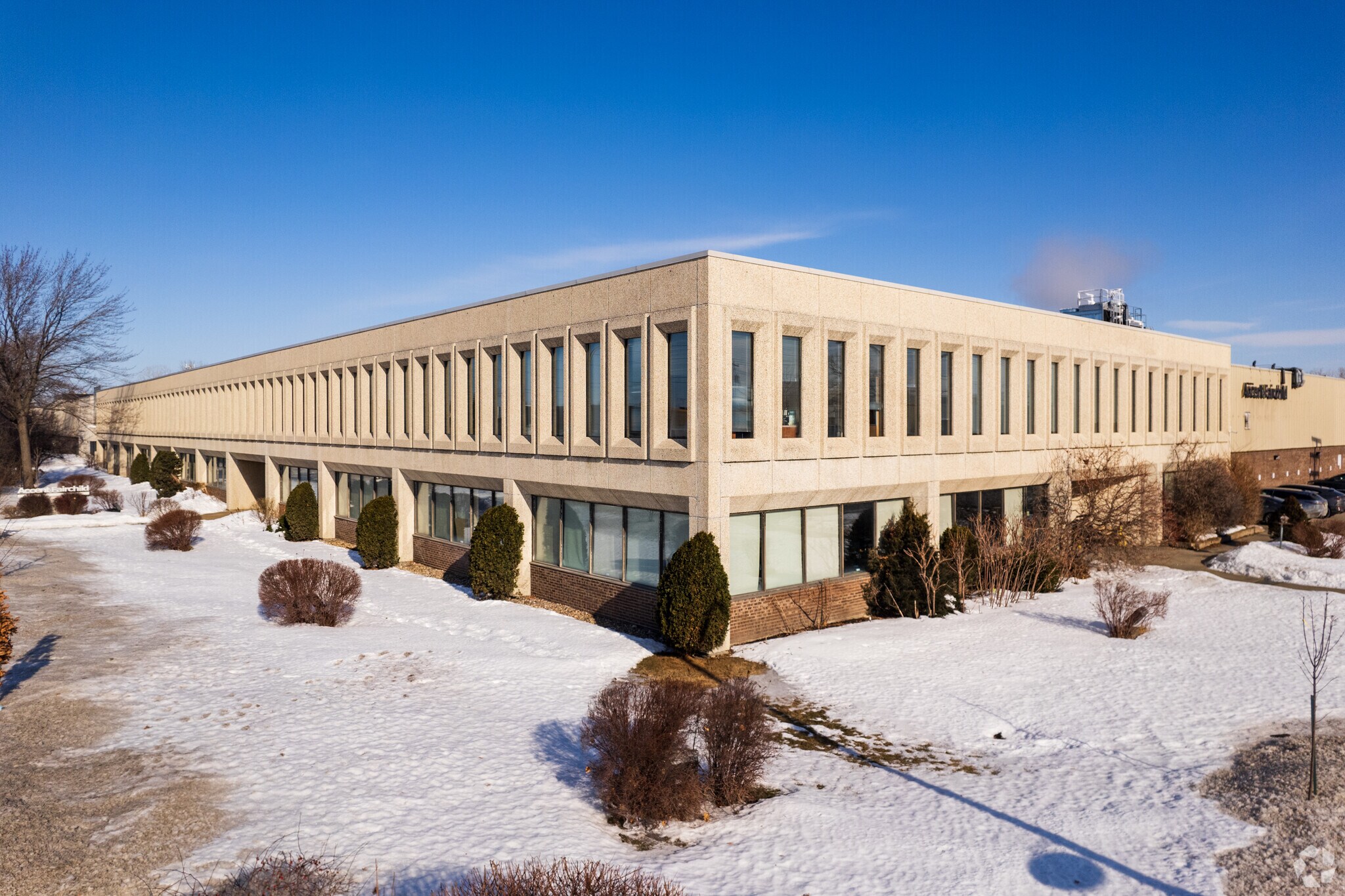 5151-5171 Boul Thimens, Montréal, QC for Rent