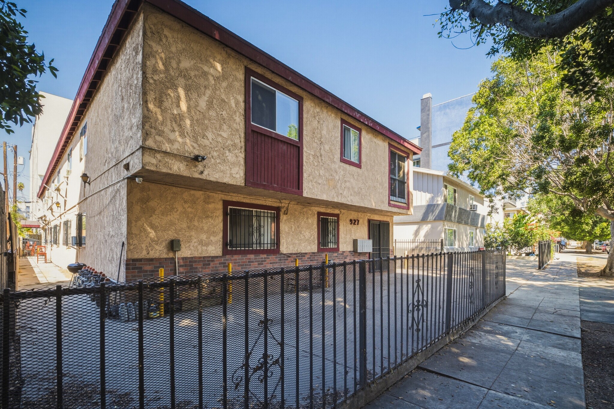 927 S Berendo St, Los Angeles, CA for Sale