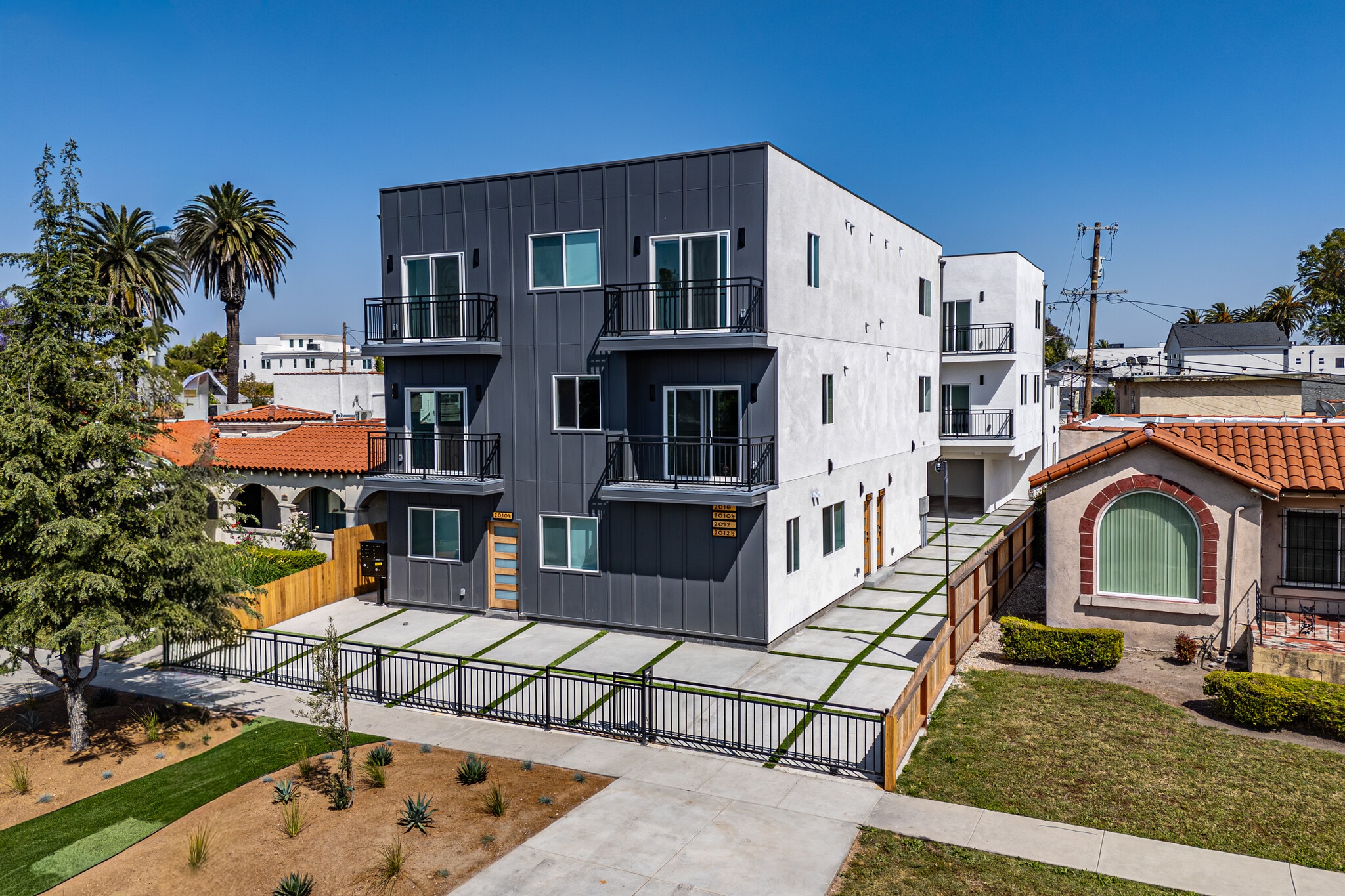 2010 S Dunsmuir Ave, Los Angeles, CA for Sale