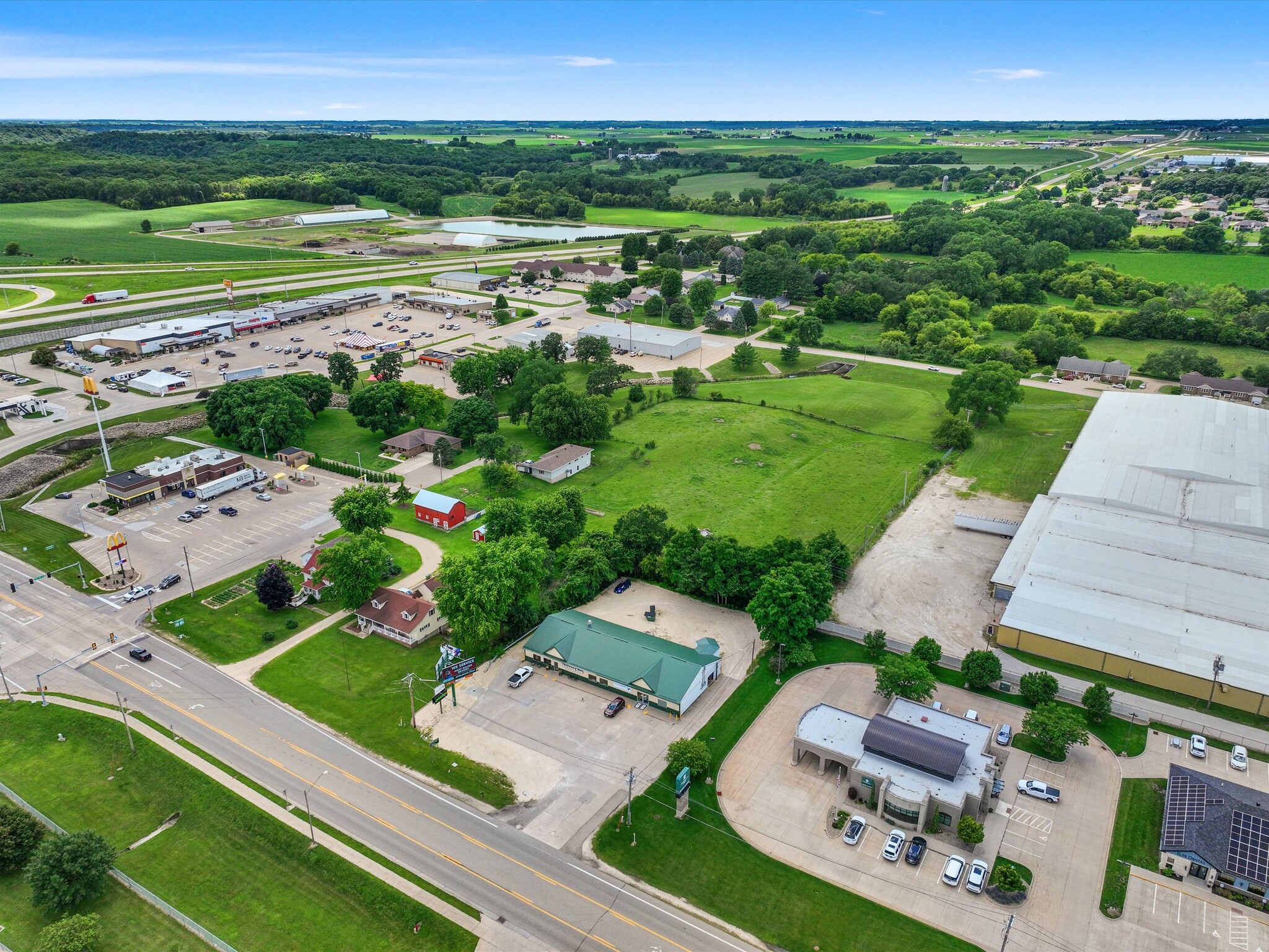 1430 9th St SE, Dyersville, IA for Sale