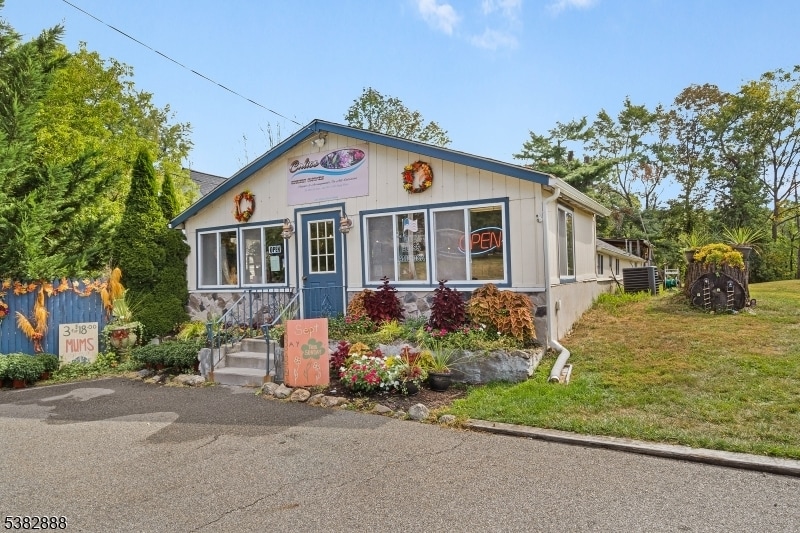 634 Willow Grove St, Hackettstown, NJ for Sale
