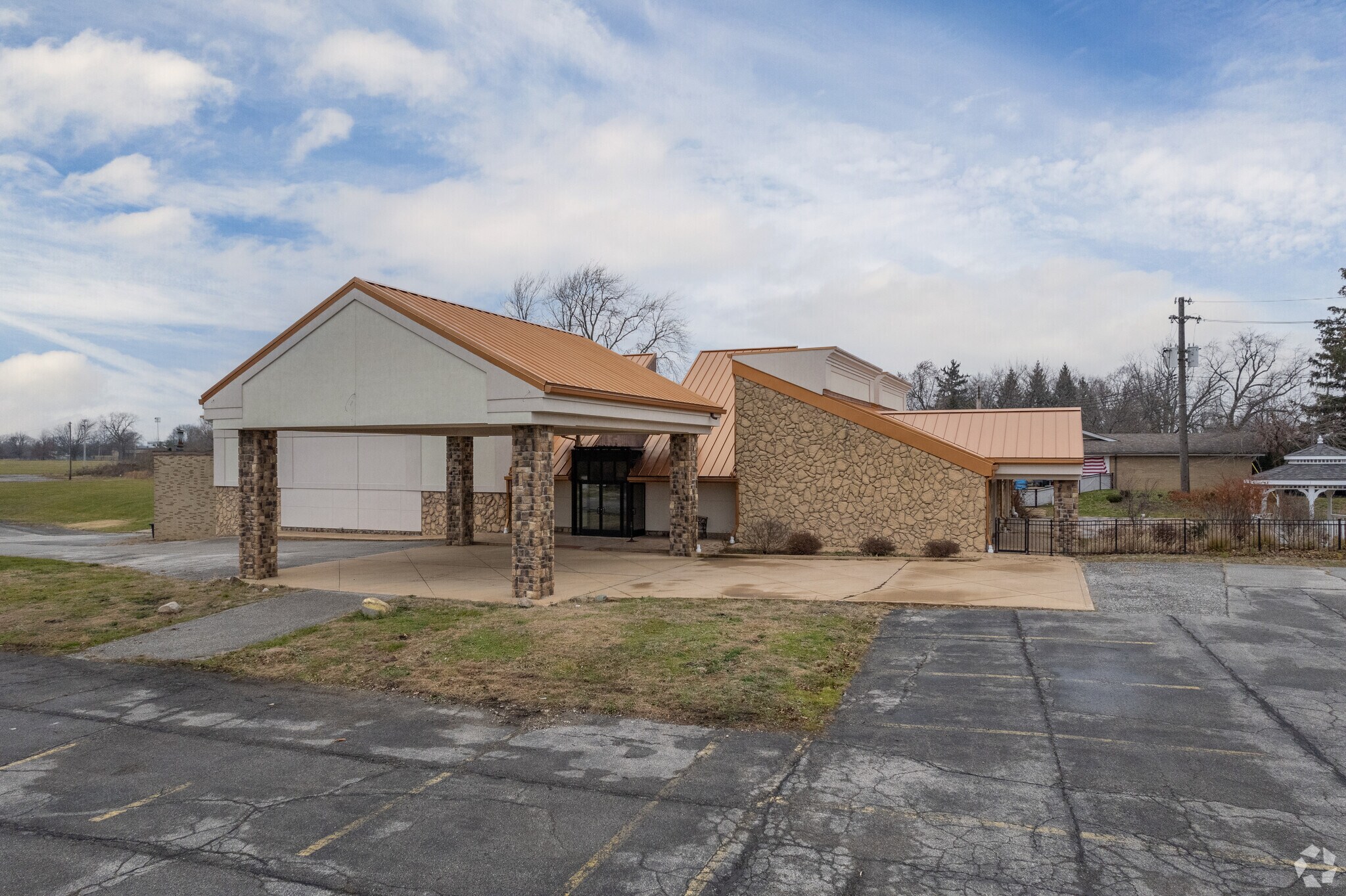 4630 Ridge Rd Brooklyn, OH 44144 Specialty Property for Lease on