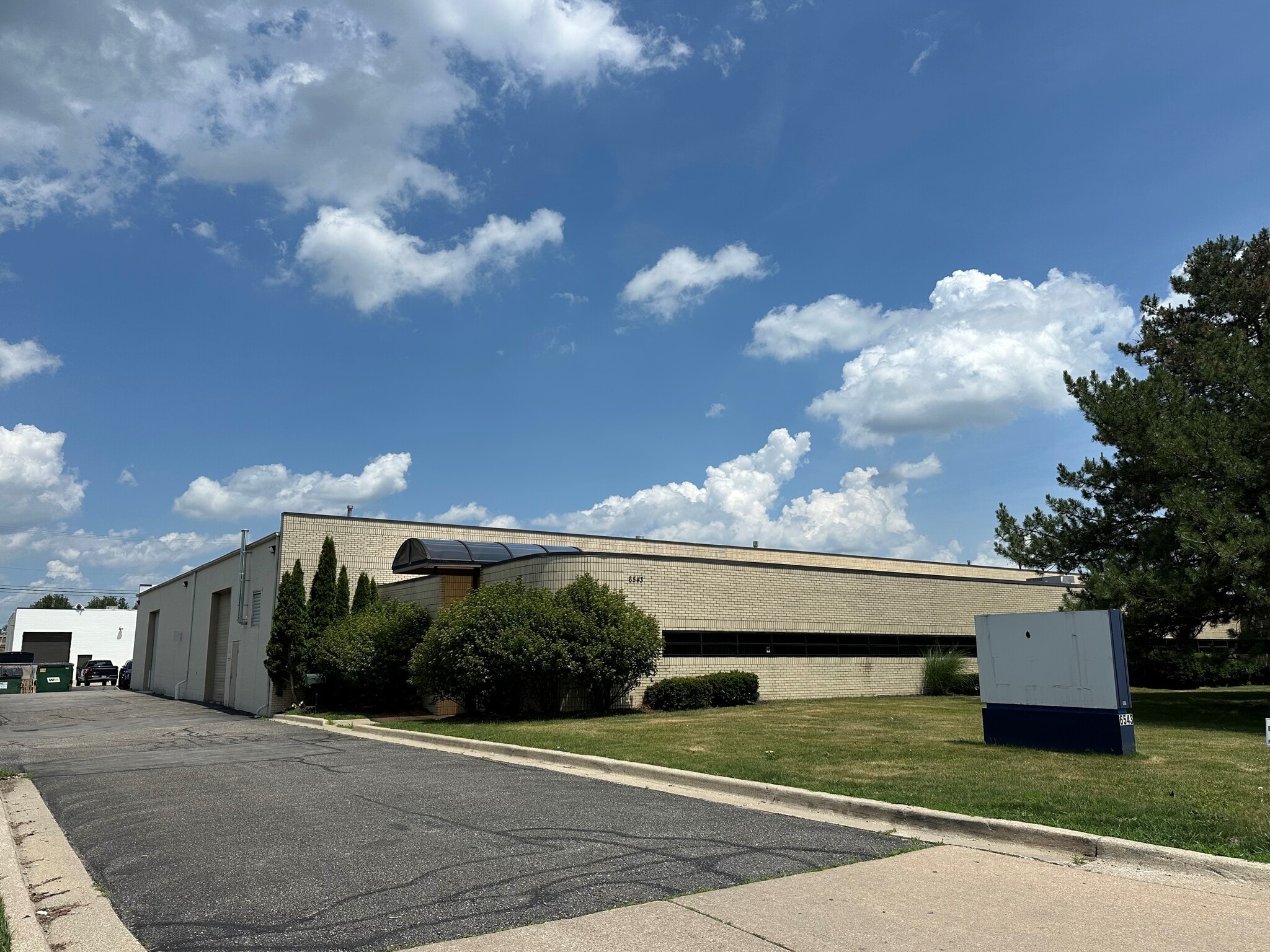 6543-6575 Arrow Dr, Sterling Heights, MI for Rent