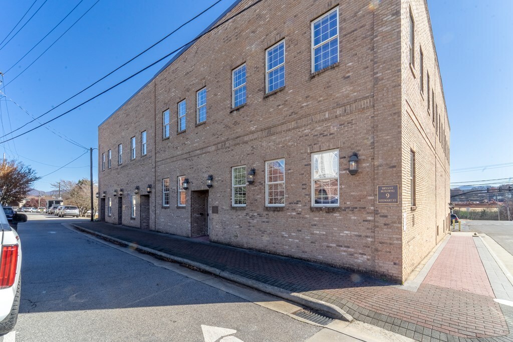 9 Stewart St, Franklin, NC for Sale